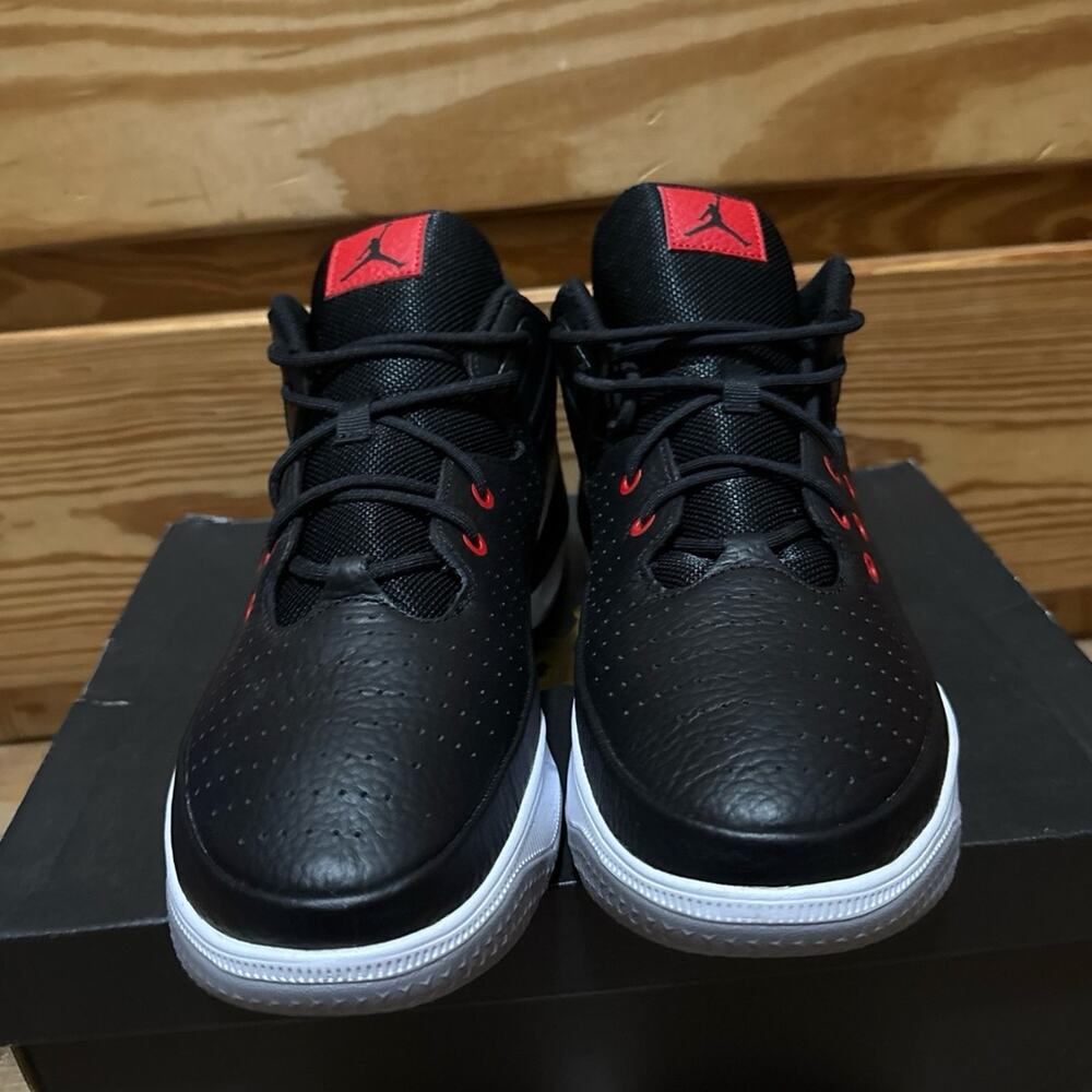 Jordan Max Aura 5 Black University Red Black Cement DZ4353-061 Size 11.5 - Picture 4 of 10